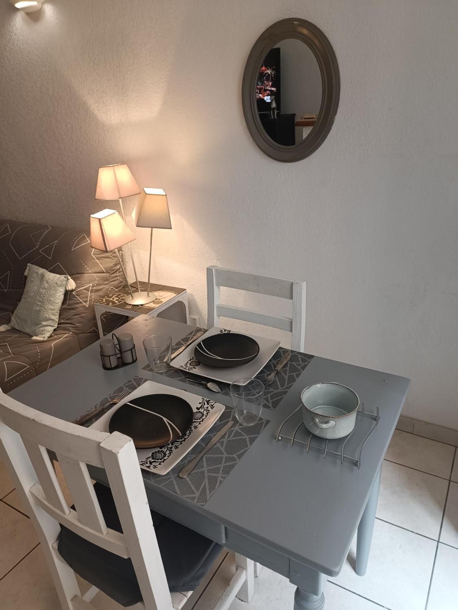 Grand Studio Meuble Chez Coco Romans-sur-Isere Bagian luar foto